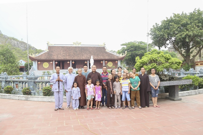 One-day Retreat - Ending the Playground “Sowing Lotus Seeds” at Dong Cao pagoda
