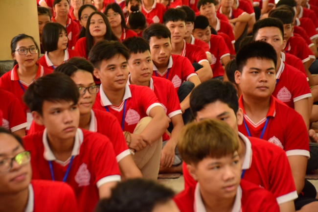 The fourth day at the Summer retreat of Tay Khanh Pagoda
