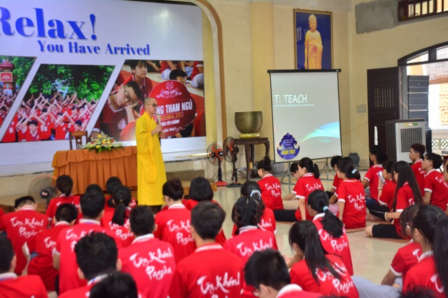 The fourth day at the Summer retreat of Tay Khanh Pagoda