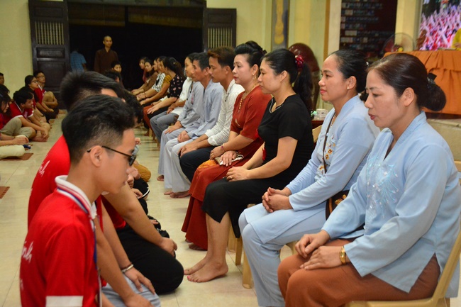 The fourth day at the Summer retreat of Tay Khanh Pagoda