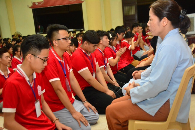 The fourth day at the Summer retreat of Tay Khanh Pagoda