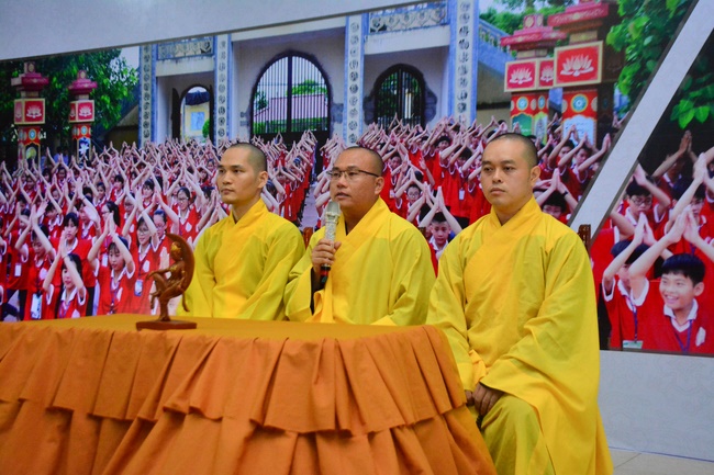 The fourth day at the Summer retreat of Tay Khanh Pagoda