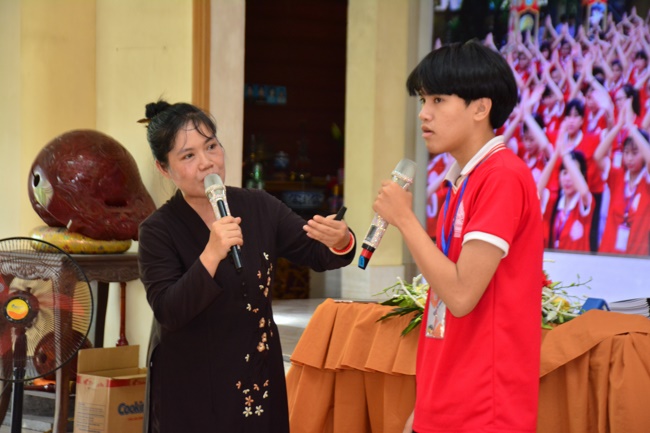 The fourth day at the Summer retreat of Tay Khanh Pagoda