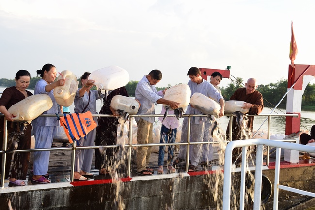 Phóng sanh tại Củ Chi và cầu siêu