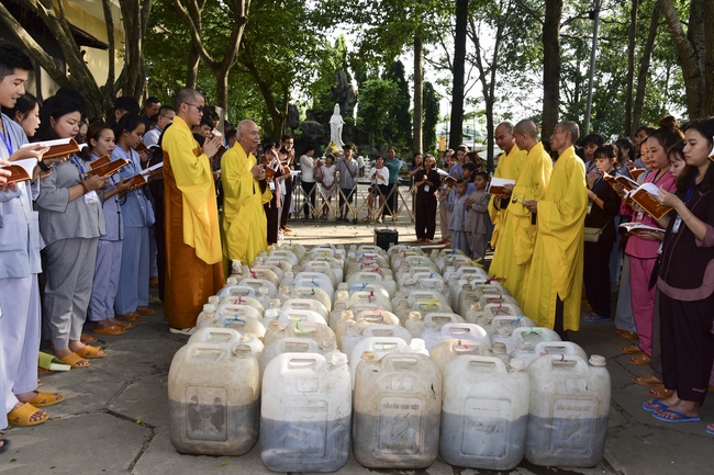 Phóng sanh tại Củ Chi và cầu siêu