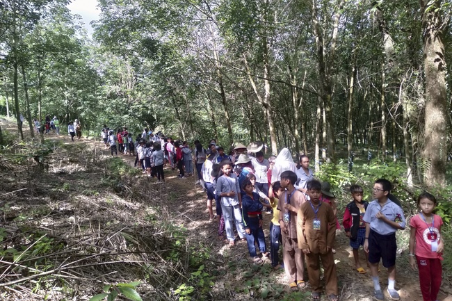The Opening Ceremony of six-Harmony Camp of the Eighth time of Buddhist families in Binh Phuoc Province.