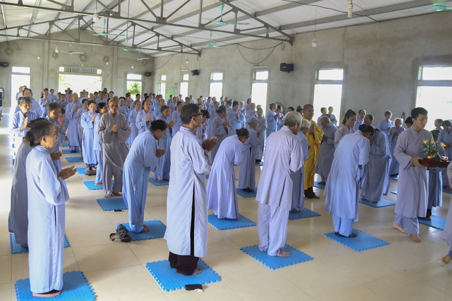 One-day Reciting the Buddha's name at Dong Cao Pagoda