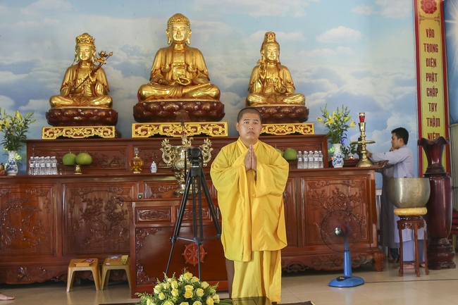 One-day Reciting the Buddha's name at Dong Cao Pagoda