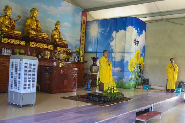 One-day Reciting the Buddha's name at Dong Cao Pagoda