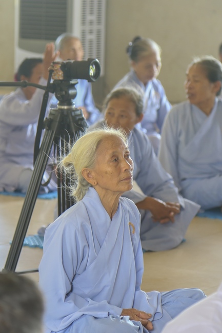 One-day Reciting the Buddha's name at Dong Cao Pagoda