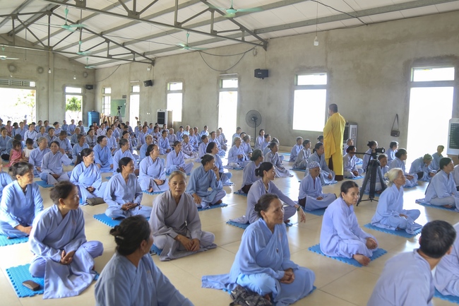 One-day Reciting the Buddha's name at Dong Cao Pagoda