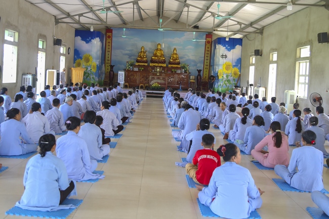 One-day Reciting the Buddha's name at Dong Cao Pagoda
