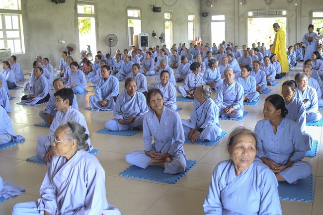 One-day Reciting the Buddha's name at Dong Cao Pagoda