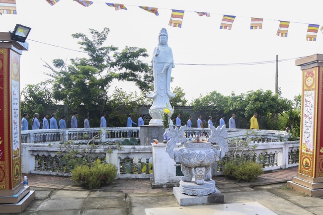 One-day Reciting the Buddha's name at Dong Cao Pagoda