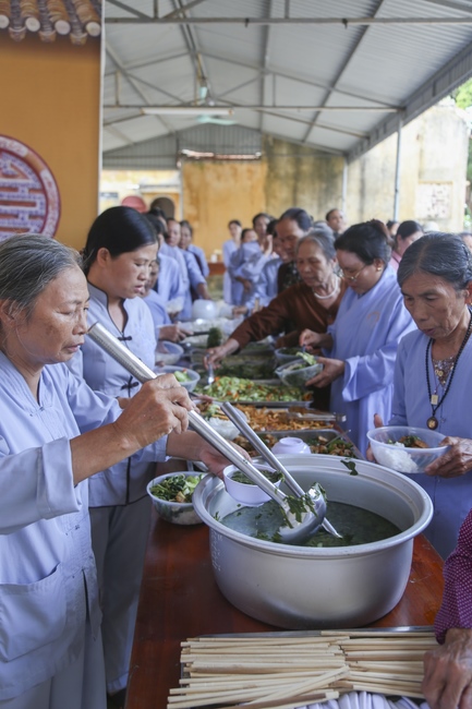 One-day Reciting the Buddha's name at Dong Cao Pagoda