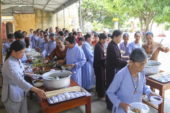 One-day Reciting the Buddha's name at Dong Cao Pagoda