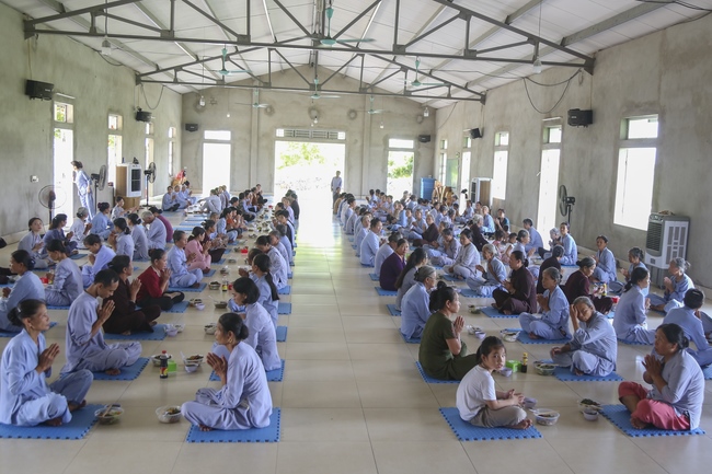 One-day Reciting the Buddha's name at Dong Cao Pagoda