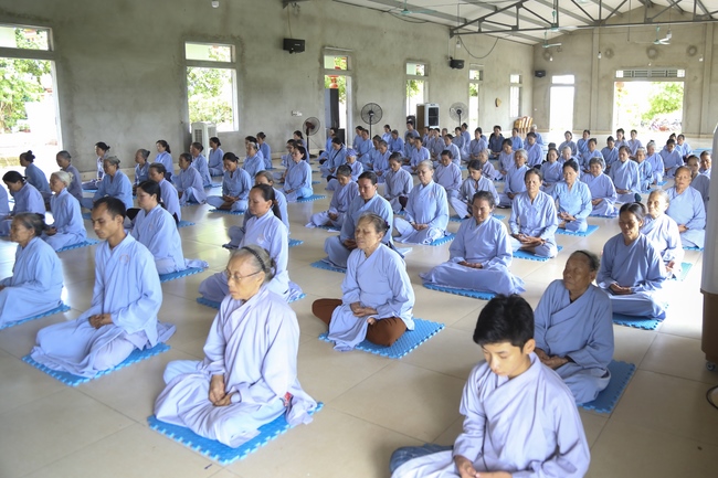 One-day Reciting the Buddha's name at Dong Cao Pagoda