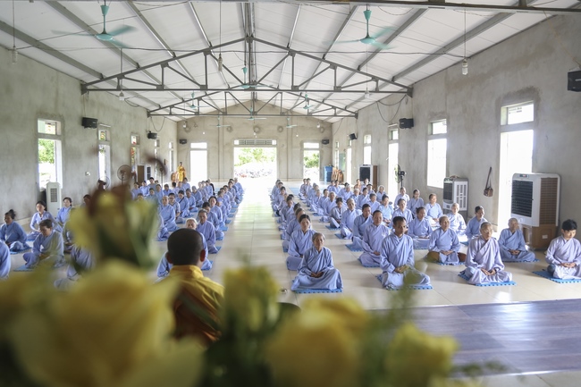 One-day Reciting the Buddha's name at Dong Cao Pagoda