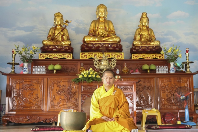 One-day Reciting the Buddha's name at Dong Cao Pagoda