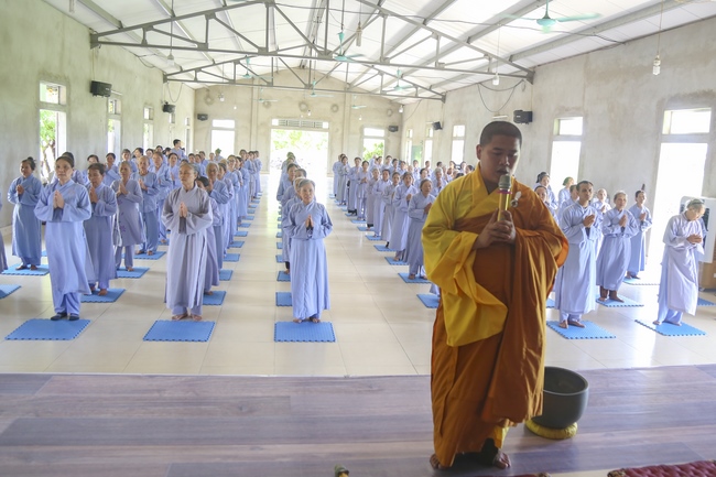 One-day Reciting the Buddha's name at Dong Cao Pagoda