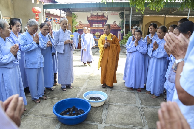 One-day Reciting the Buddha's name at Dong Cao Pagoda