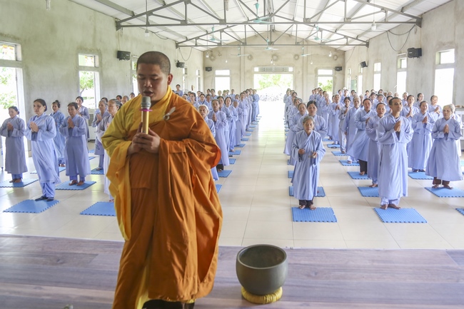 One-day Reciting the Buddha's name at Dong Cao Pagoda