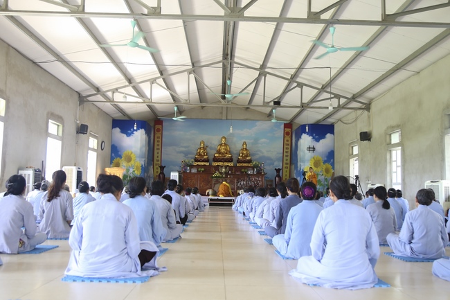 One-day Reciting the Buddha's name at Dong Cao Pagoda