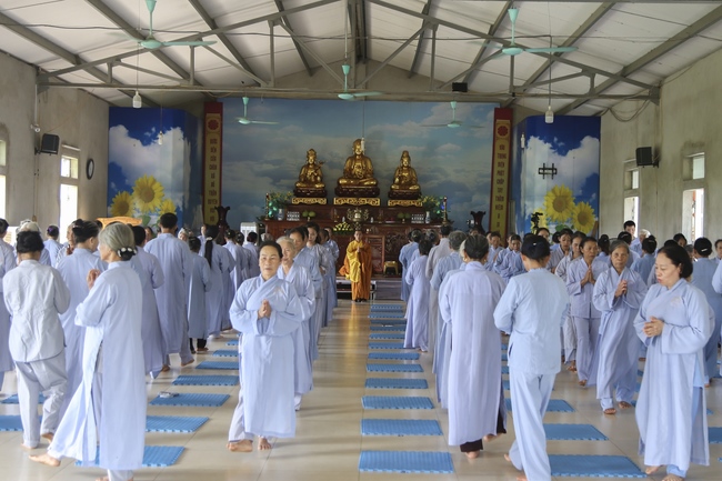 One-day Reciting the Buddha's name at Dong Cao Pagoda