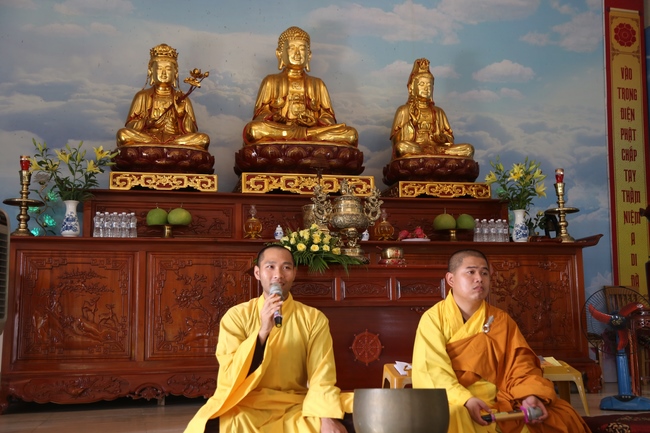 One-day Reciting the Buddha's name at Dong Cao Pagoda