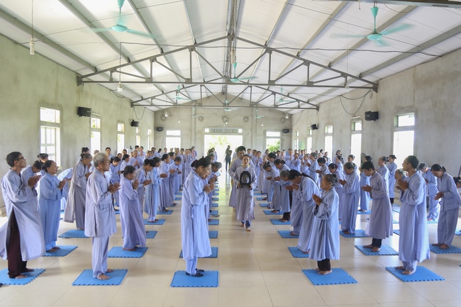 One-day Reciting the Buddha's name at Dong Cao Pagoda