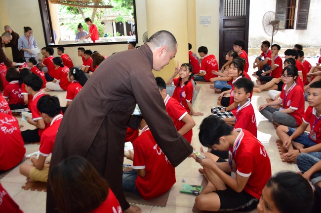 The late day of the Summer retreat at Tay Khanh Pagoda