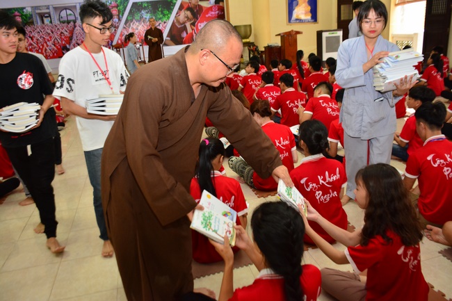 The late day of the Summer retreat at Tay Khanh Pagoda