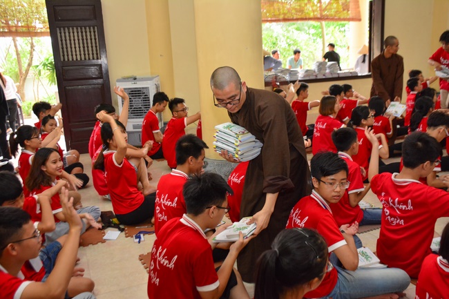 The late day of the Summer retreat at Tay Khanh Pagoda