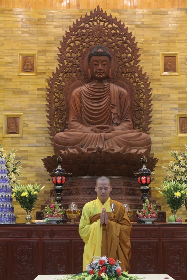 The repentant ceremony at the Giai Lam Pagoda