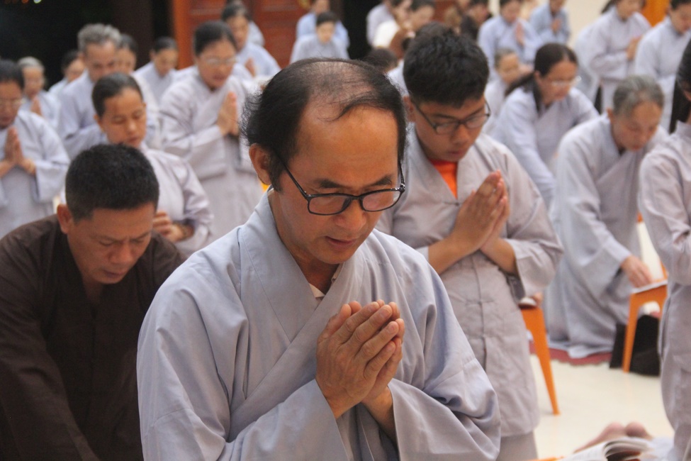 The repentant ceremony at the Giai Lam Pagoda
