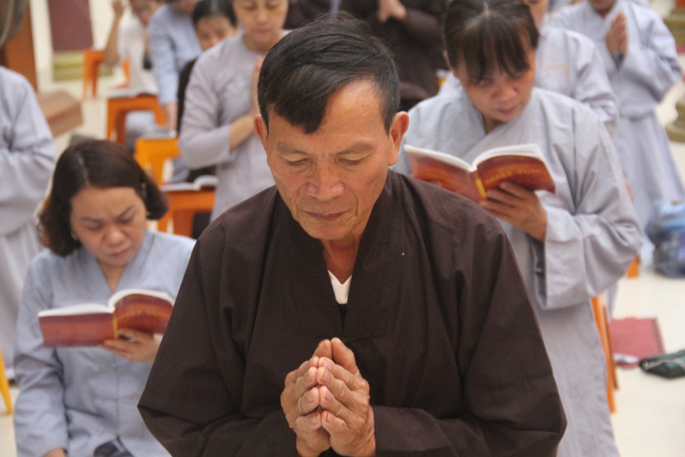 The repentant ceremony at the Giai Lam Pagoda