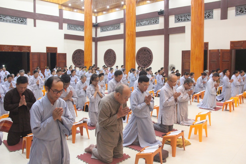 The repentant ceremony at the Giai Lam Pagoda