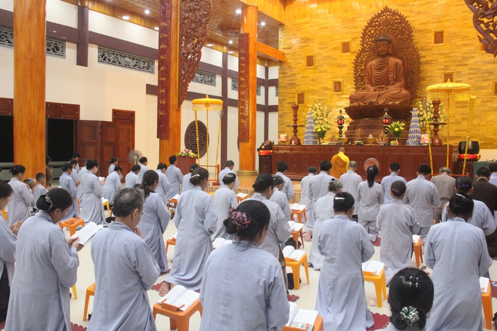 The repentant ceremony at the Giai Lam Pagoda