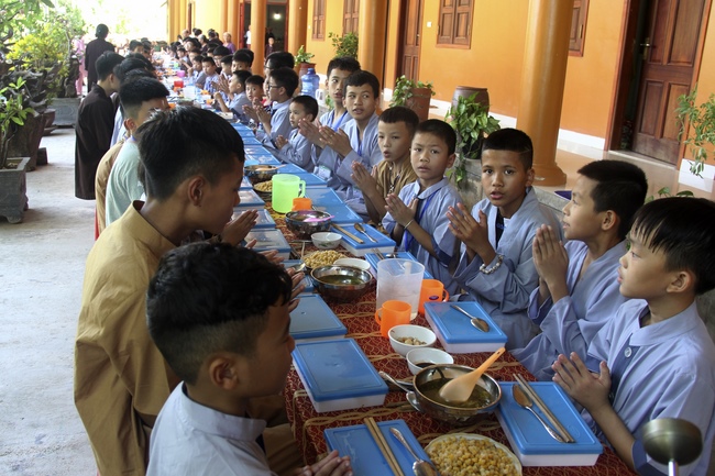 The Summer retreat at Giai Lam Pagoda in Ha Tinh