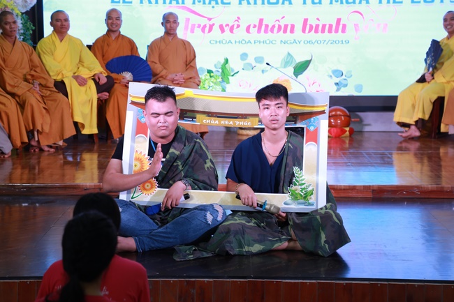 Opening the Summer retreat at Hoa Phuc Pagoda