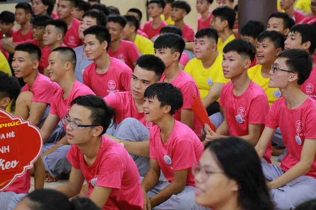 Opening the Summer retreat at Hoa Phuc Pagoda