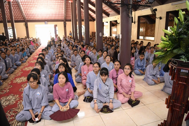 Opening the Summer retreat at Hoa Phuc Pagoda