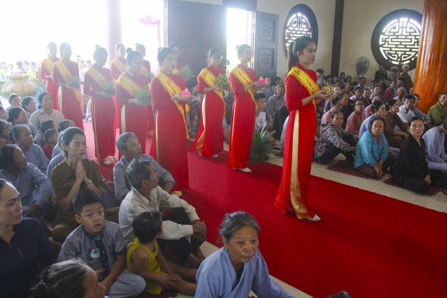 The Ullambana's  Great Ceremony of Pious Gratitude at Giai Lam Pagoda in Ha Tinh Province