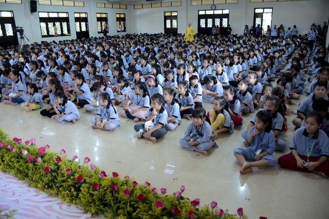 Children Retreat Titled ‘I Return to Buddha’