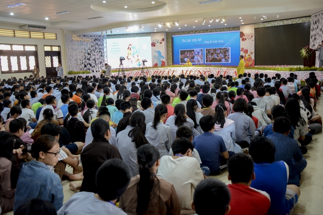 Children Retreat Titled ‘I Return to Buddha’
