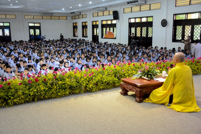 Children Retreat Titled ‘I Return to Buddha’