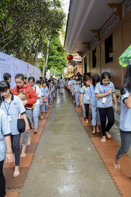 Children Retreat Titled ‘I Return to Buddha’