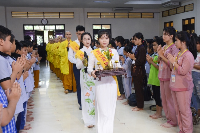 Children Retreat Titled ‘I Return to Buddha’