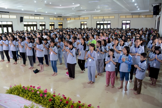 Children Retreat Titled ‘I Return to Buddha’